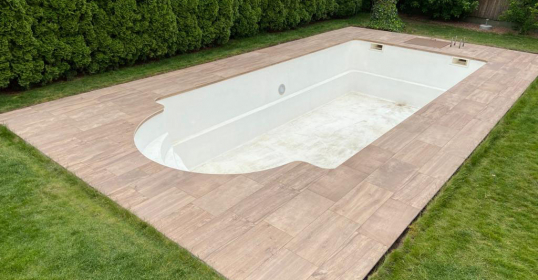 Poolumrandung (nachher)